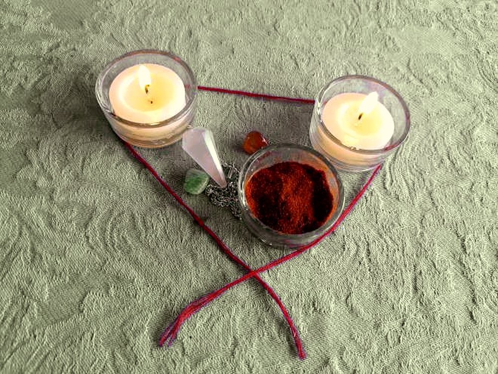 Retorno del Ser Amado - ritual con hilo rojo y velas